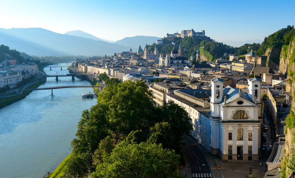 Salzburg Blick auf Salzburg mit Salzach und Altstadt