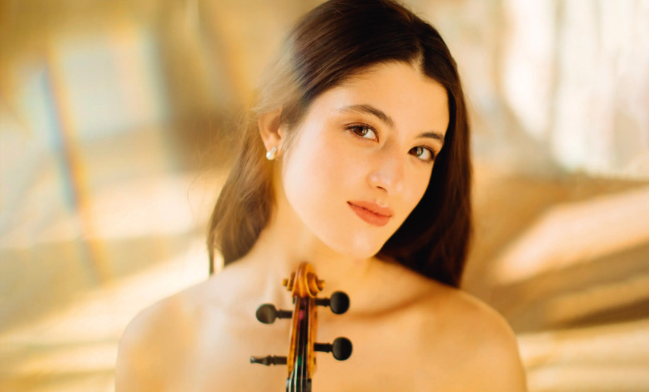 Portrait der Violinistin María Dueñas