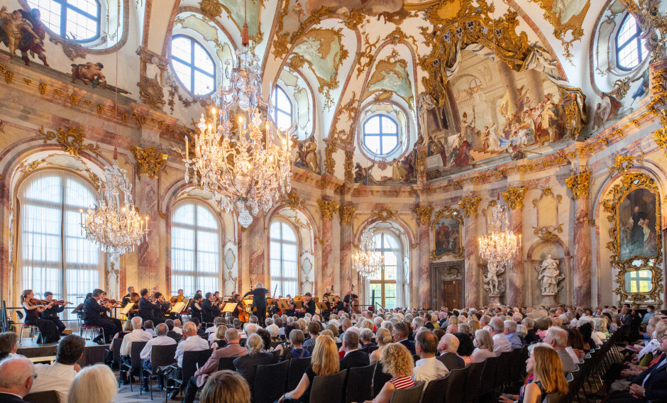 01: Sinfoniekonzert mit Publikum im Kaisersaal der Residenz Würzburg anlässlich des Mozartfestes Würzburg     