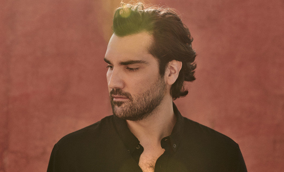 Portrait des Tenors Jonathan Tetelman