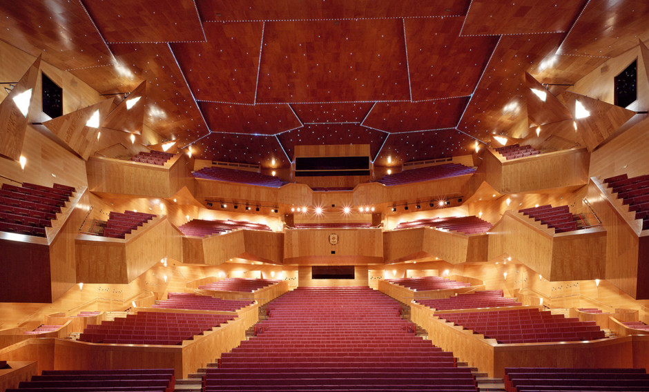 Palacio Euskalduna Blick auf Zuschauerraum und Bühne des Palacio Euskalduna in Bilbao