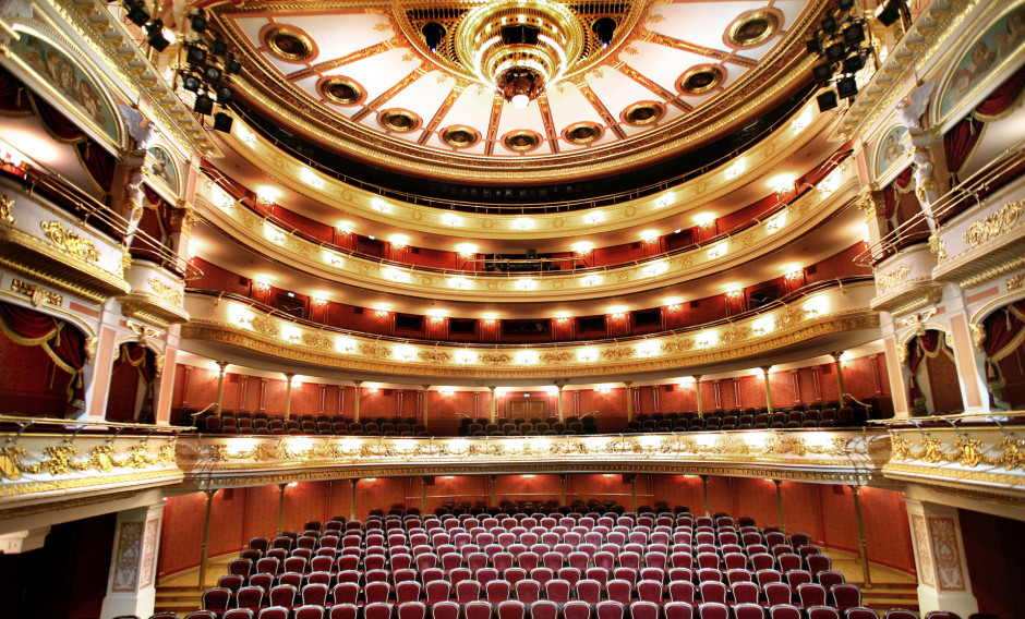 Breslau Blick in den Zuschauerraum der Oper Breslau