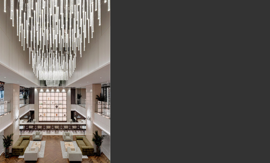 02: Die Lobby mit Bar auf der Explora I     