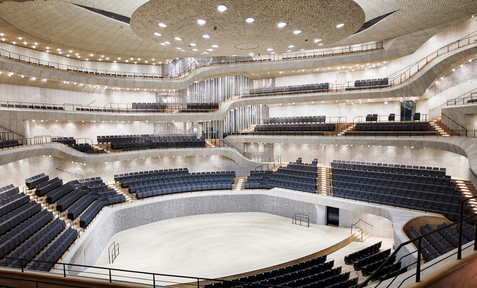 Silvester Hamburg Blick in den Saal der Elbphilharmonie Hamburg