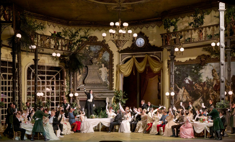 Szene aus "Die Fledermaus" an der Staatsoper Wien    