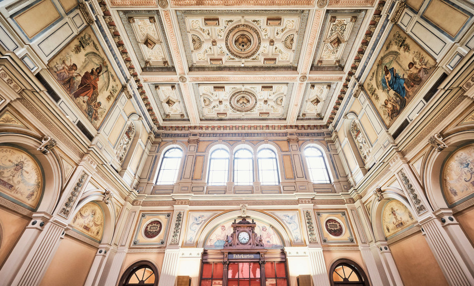 Blick in das Deckengewölbe des Alten Bahnhofs, Teil des Festspielhauses Baden-Baden 