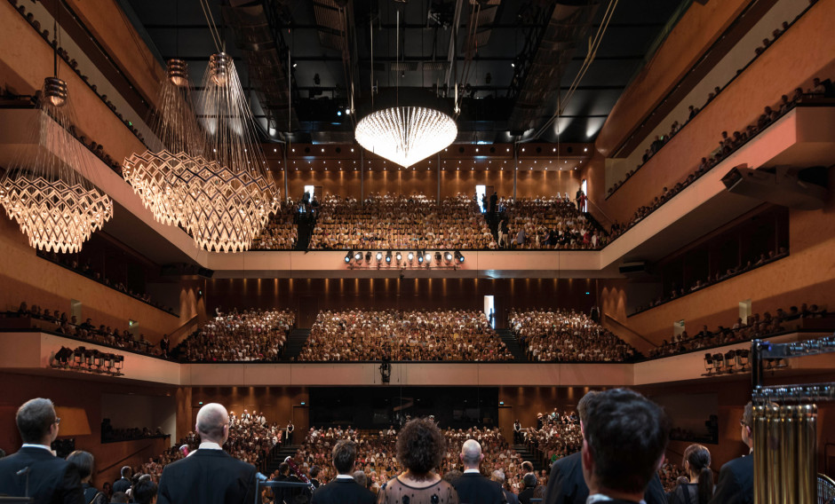 Blick in den Saal mit Publikum im Festspielhaus Baden-Baden