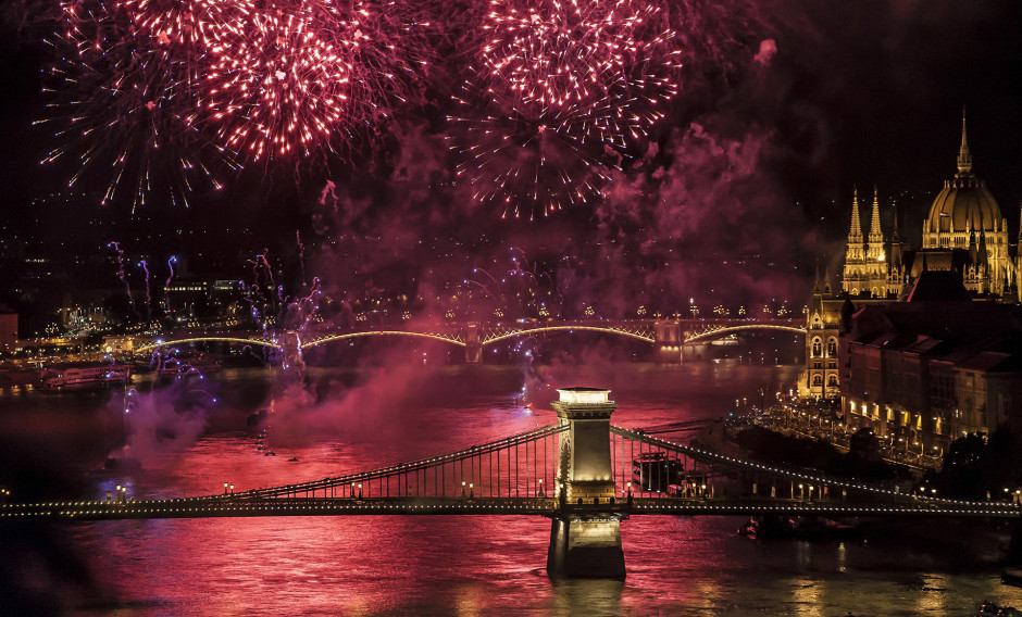 Budapest Silvesterfeuerwerk über Budapest