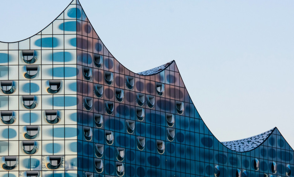 Detailaufnahme vom Dach der Elbphilharmonie in Hamburg