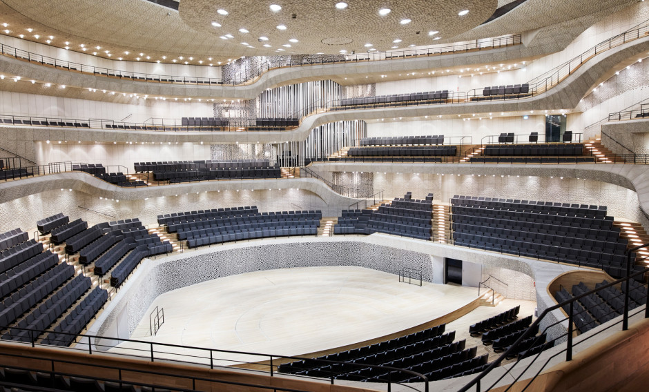 Blick in den Großen Saal der Elbphilharmonie Hamburg  