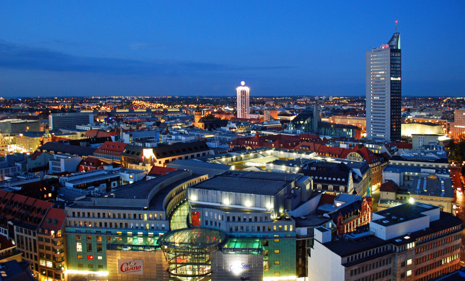 Luftbild Leipzig mit City-Hochhaus und Innenstadt    