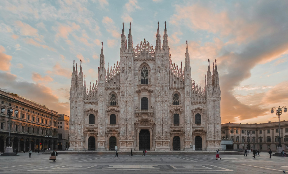 Blick auf die Fassade des Mailänder Doms
