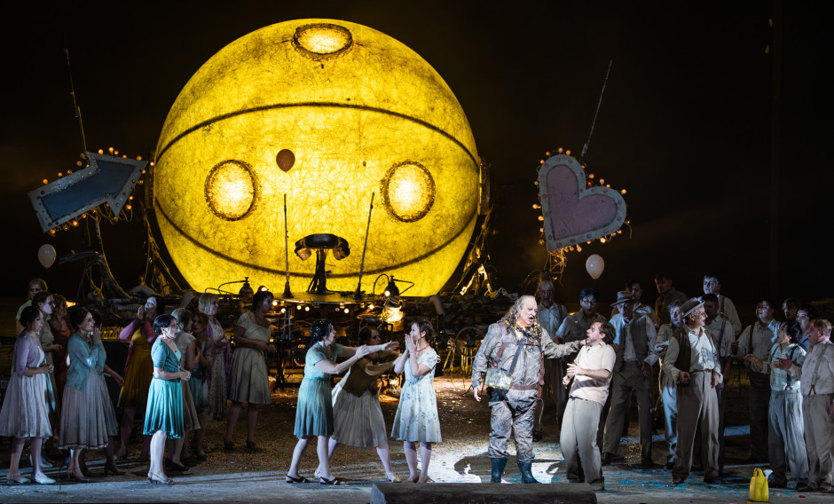 München Szene aus "L'elisir d'amore" an der Bayerischen Staatsoper München