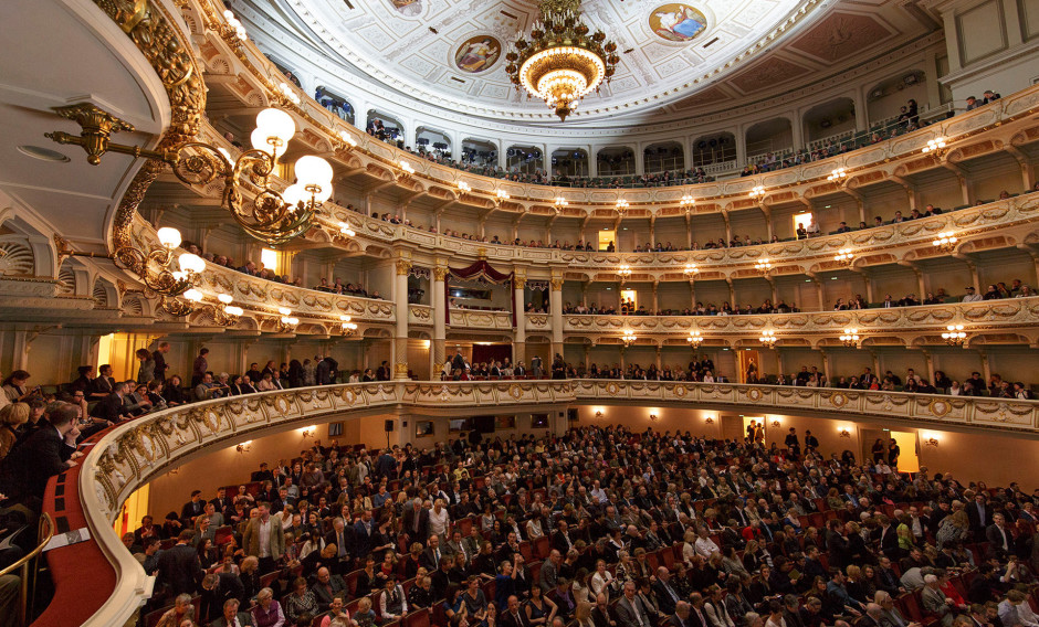  Blick in den Zuschauerraum der Semperoper Dresden