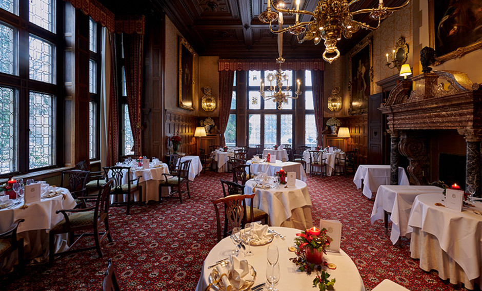 Silvester Kronberg Festlich geschmücktes Restaurant im Schlosshotel Kronberg