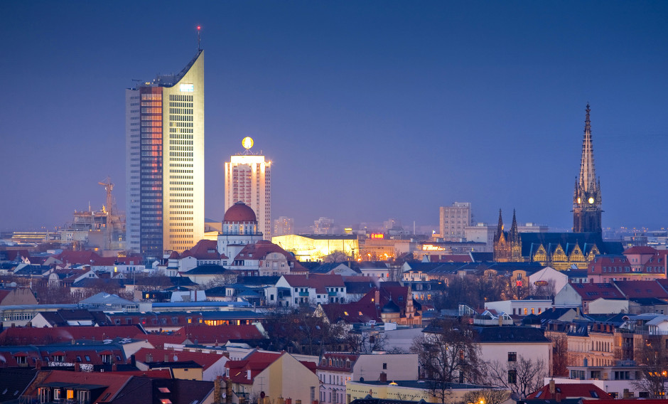 Die Skyline von Leipzig am Abend   