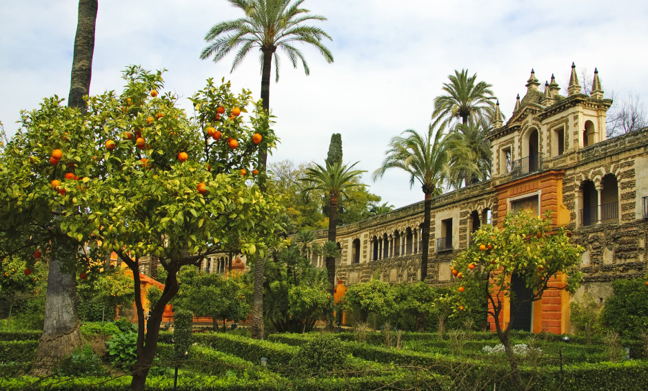 Der Garten des mittelalterlichen Königspalastes Alcázar in Sevilla    
