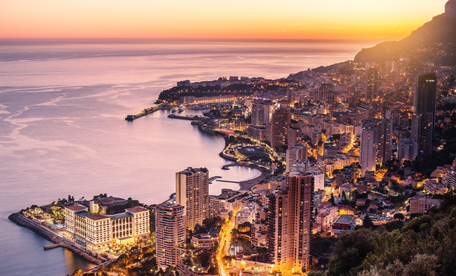 Die Bucht von Monaco im Lichterglanz