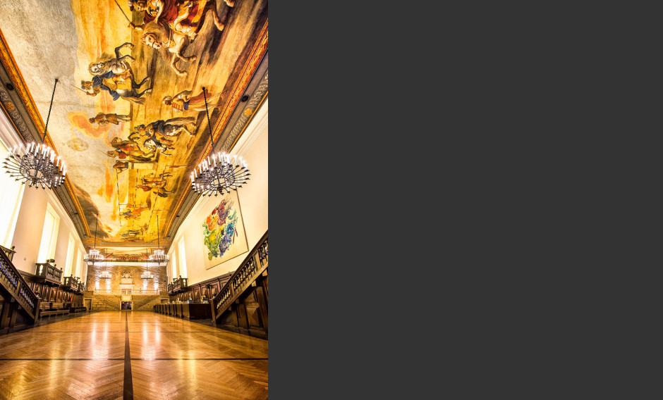 Blick auf Deckengemälde und Foyer im Haus für Mozart in Salzburg