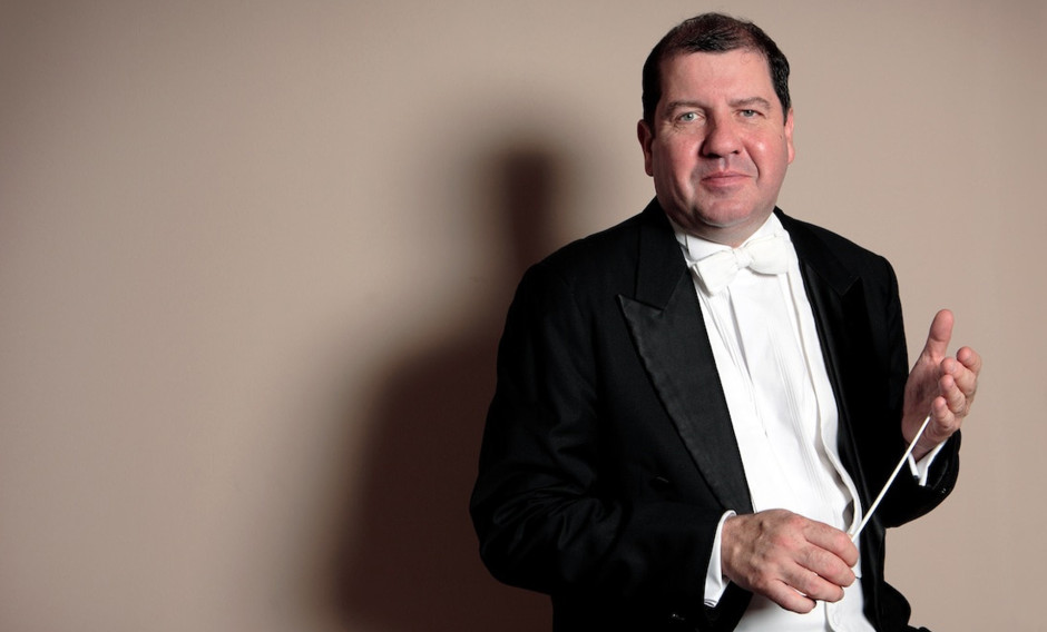 Portrait des Dirigenten Ivor Bolton