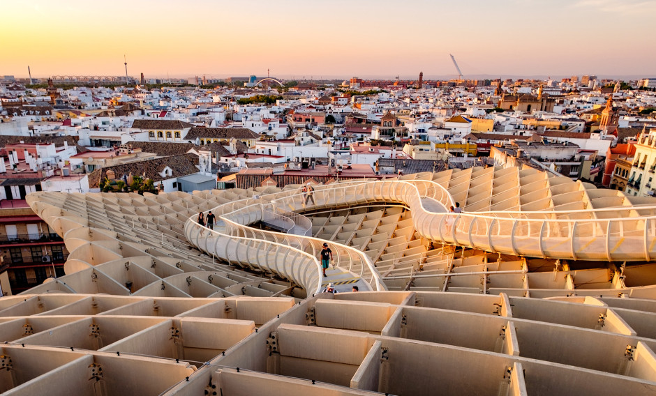 Sevilla Blick über den Metropol Parasol auf die Altstadt von Sevilla