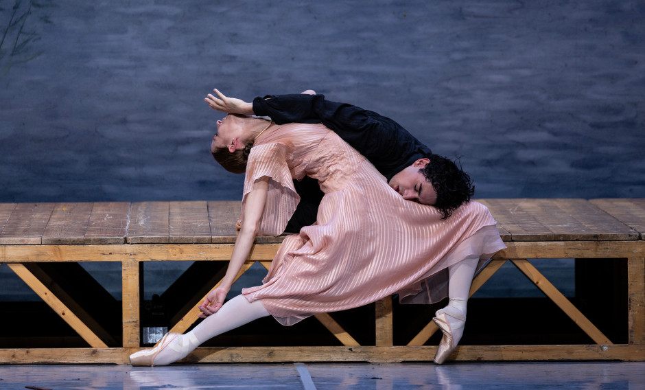 Szene aus dem Ballett "Die Möwe" an der Hamburgischen Staatsoper