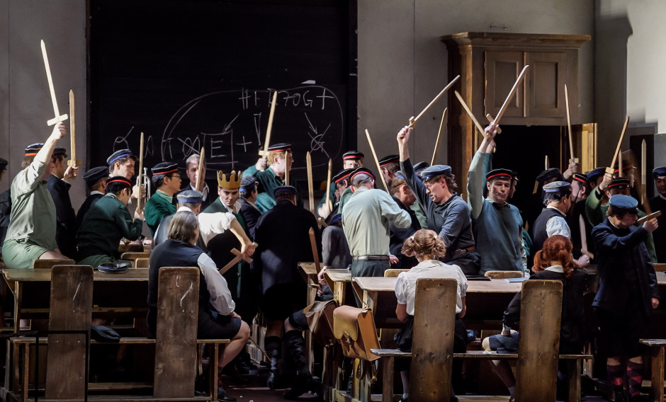 Szene aus "Lohengrin" an der Staatsoper Hamburg 