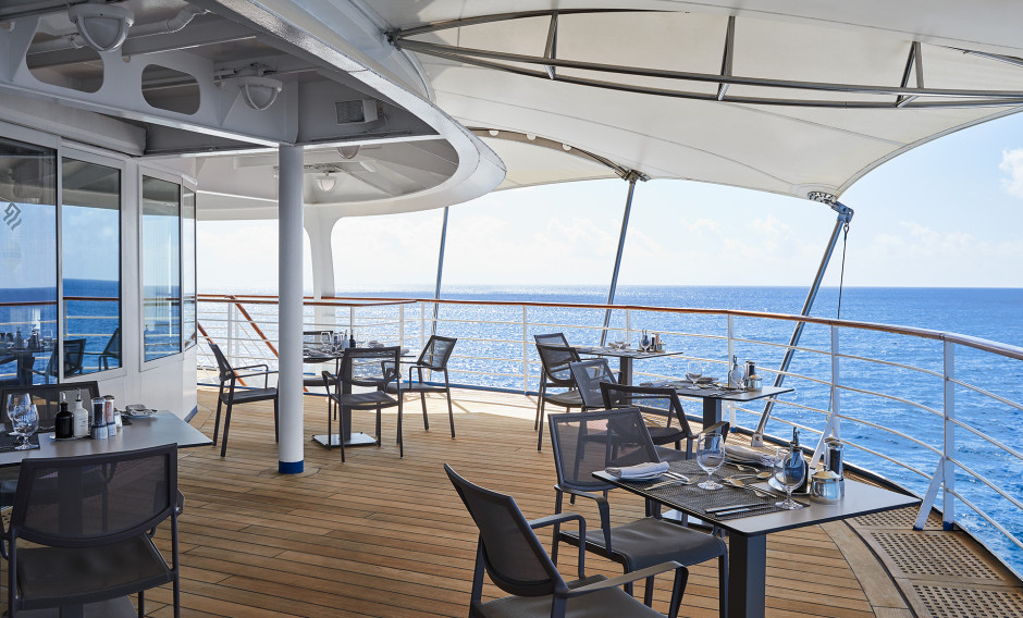 Restaurant La Terrazza auf der Silver Shadow mit schöner Sicht aufs Meer  