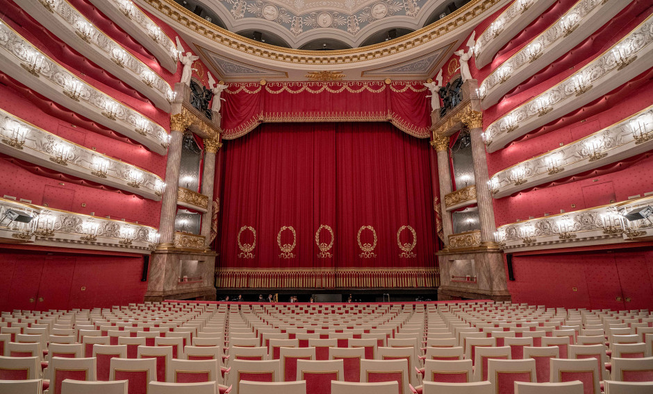 Nationaltheater München Blick auf die Bühne des Nationaltheaters München