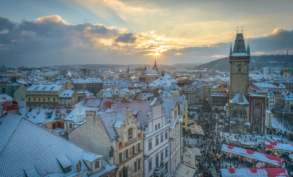 Prag Blick auf das winterlich verschneite Prag