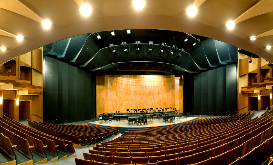 Blick auf die Bühne des Großen Festspielhauses in Salzburg