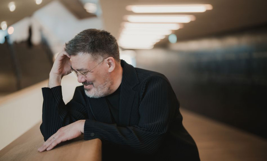 Portrait des Dirigenten Alan Gilbert   