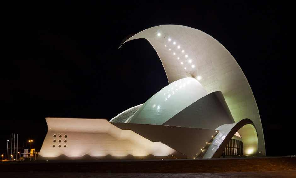 Das beleuchtete Auditorio de Tenerife des Architekten Santiago Calatrava
