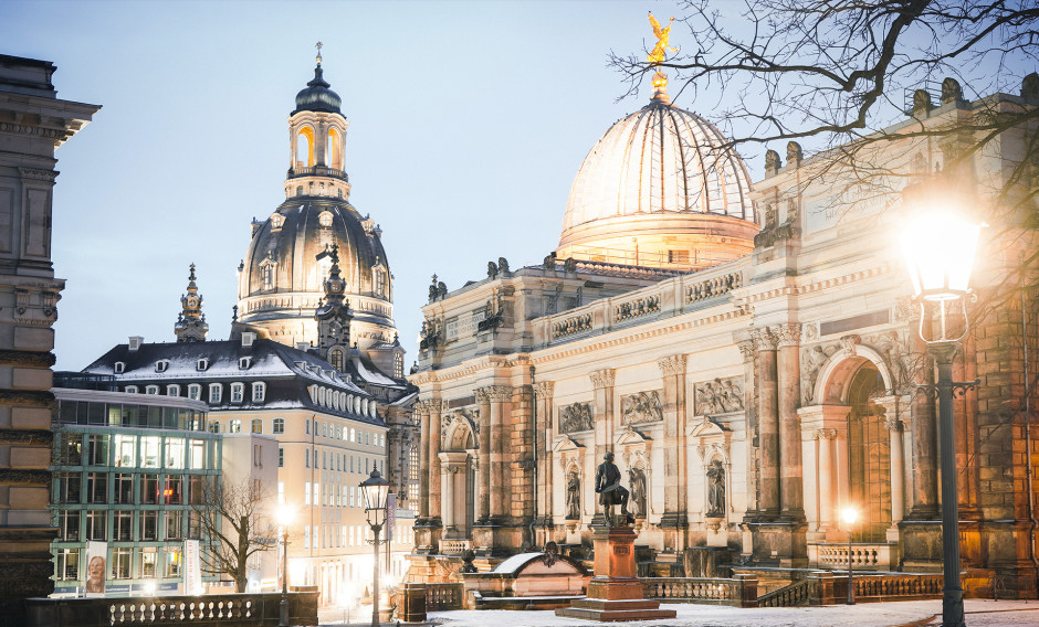 Dresden im Winter mit Blick auf Frauenkirche und Kunstakademie Dresden