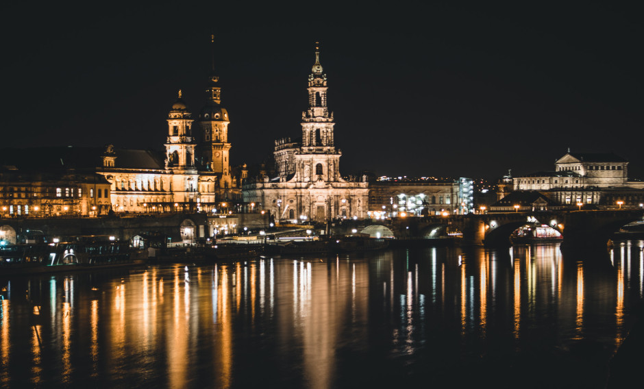 Nächtliche Stadtansicht von Dresden