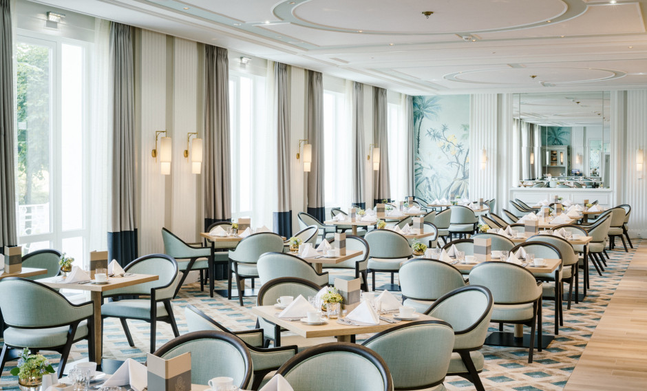 Blick in den eleganten Alstersalon des Hotel Atlantic Hamburg