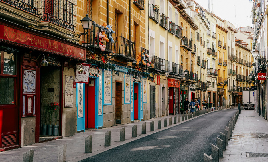 Straße in der Altstadt von Madrid 