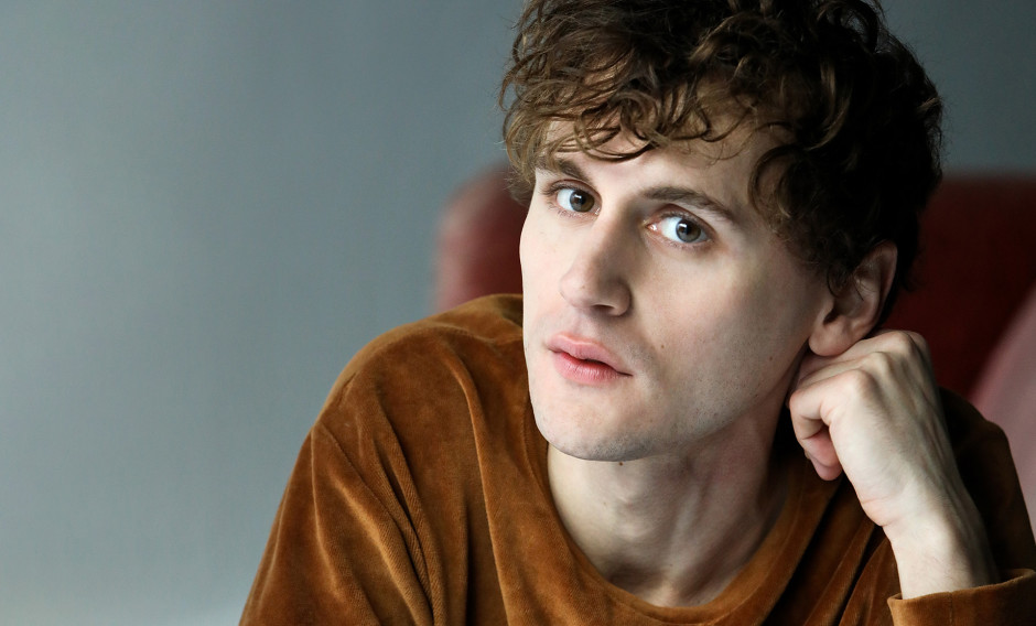 Portrait des Schauspielers Dominik Dos-Reis