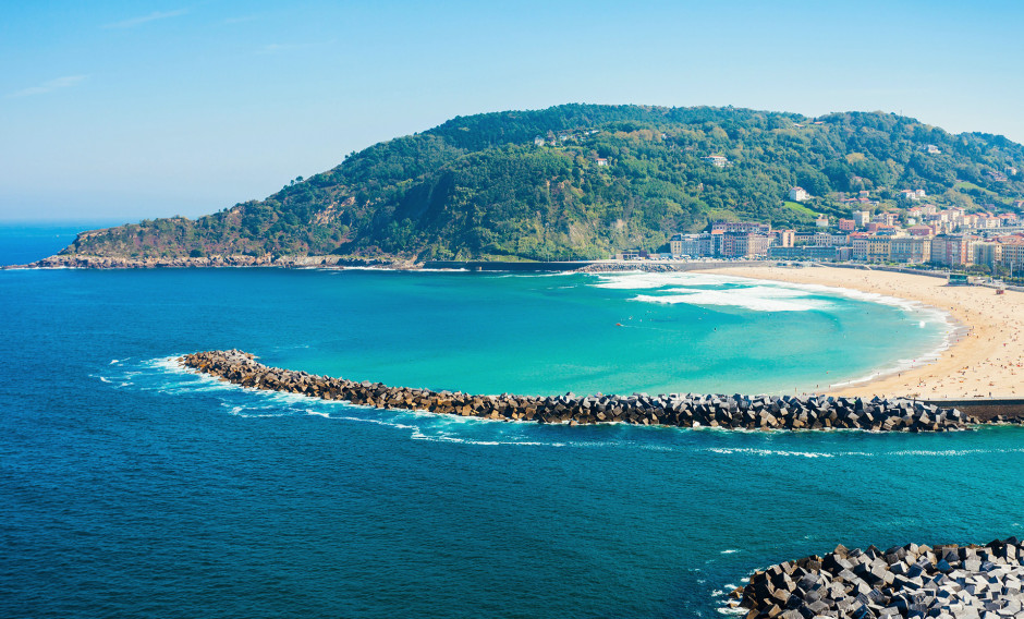 San Sebastian Blaues Meer und Strand in der Bucht von San Sebastian, La Concha