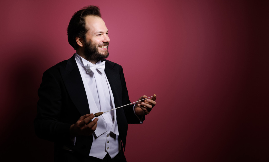 Portrait des Dirigenten Petr Popelka