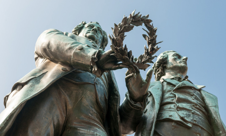 06: Goethe- und Schillerdenkmal auf dem Theaterplatz in Weimar    