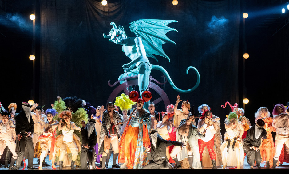 07 Berlin, Komische Oper, Szene aus "Orpheus aus der Unterwelt": 