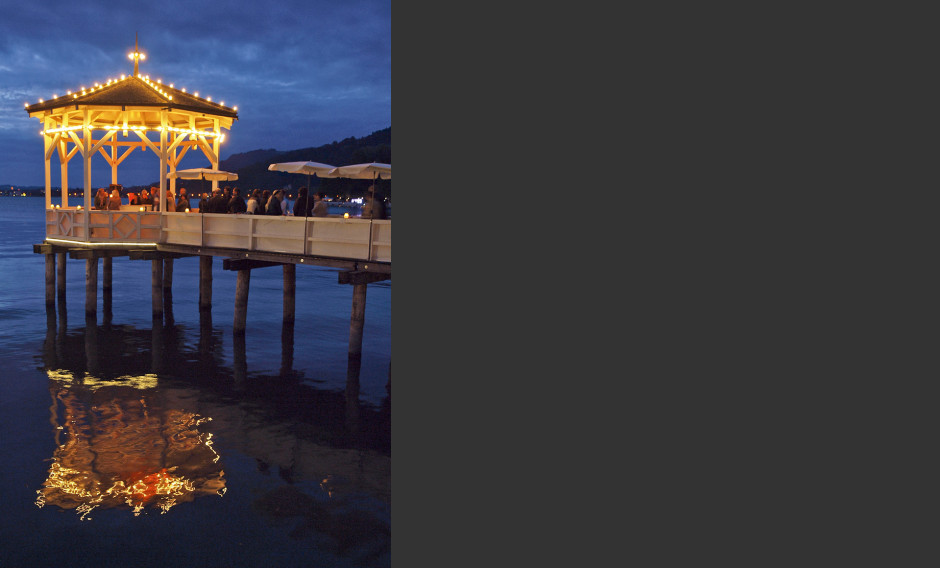 07: Der beleuchtete Fischersteg in Bregenz   