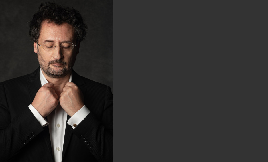 Portrait des Dirigenten Gianluca Capuano