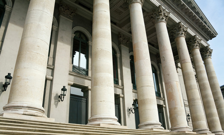 Säulen am Eingang des Nationaltheaters München