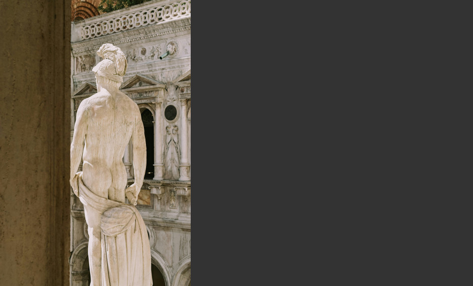 Marmorstatue im Palazzo Ducale   