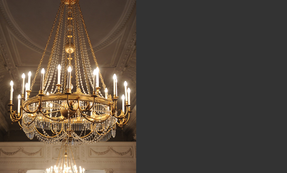 07: Festliche Stimmung mit Kronleuchter im Kaisersaal der Residenz Würzburg   