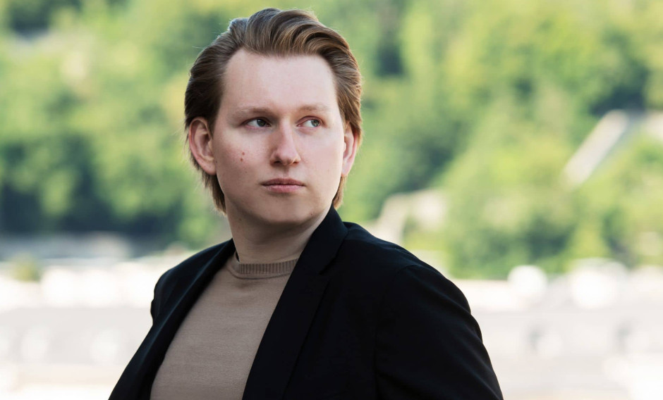 Portrait des lyrischen Tenors Bogdan Volkov