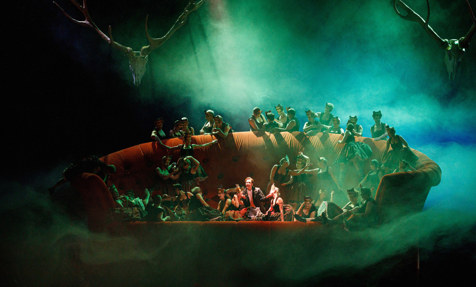 Szene aus "Die Fledermaus" an der Semperoper Dresden