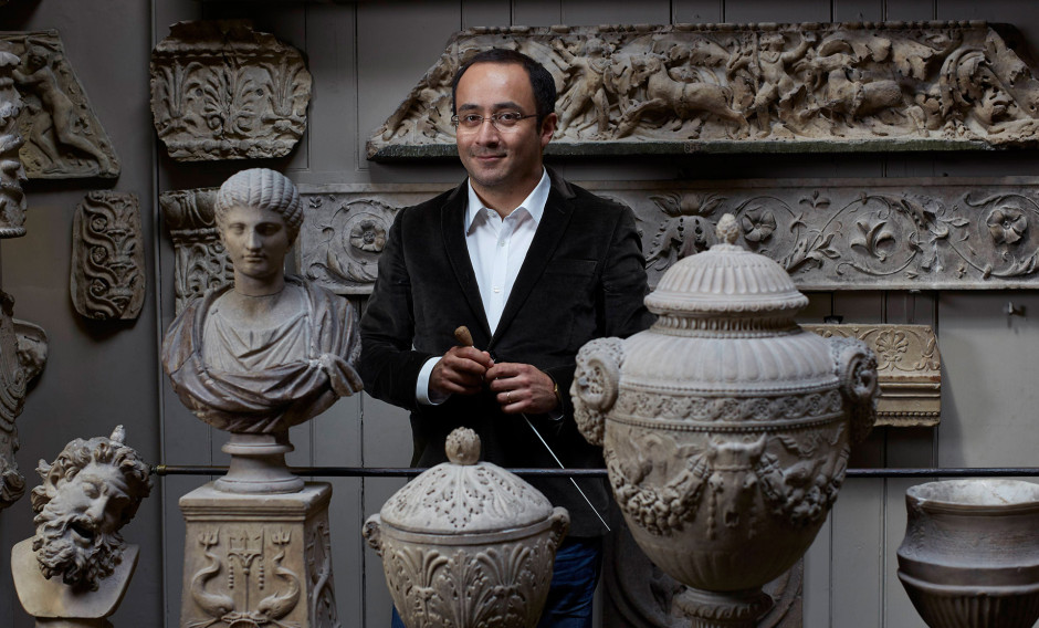 Portrait des Dirigenten Riccardo Minasi 